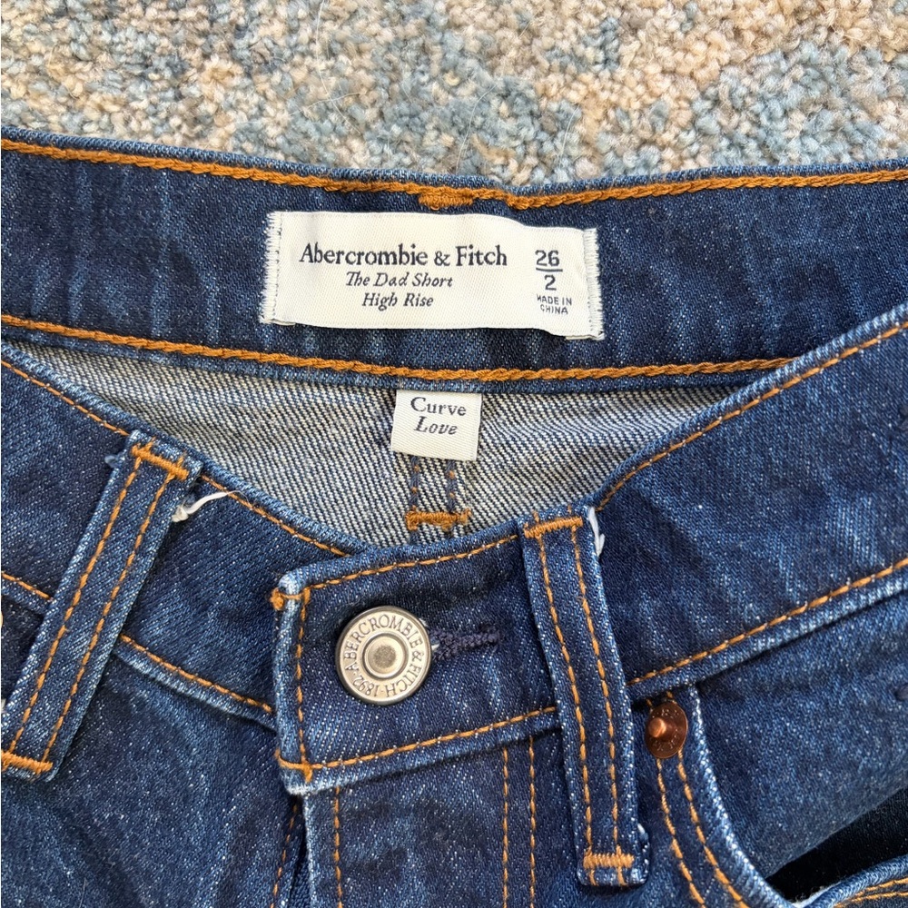 Abercrombie & Fitch Curve Love High Rise Dad Short - Picture 3 of 3